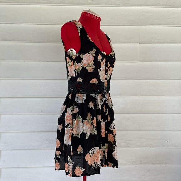 TOPSHOP Black Lace Floral Mini Dress Sz 6 - Picture 3 of 11